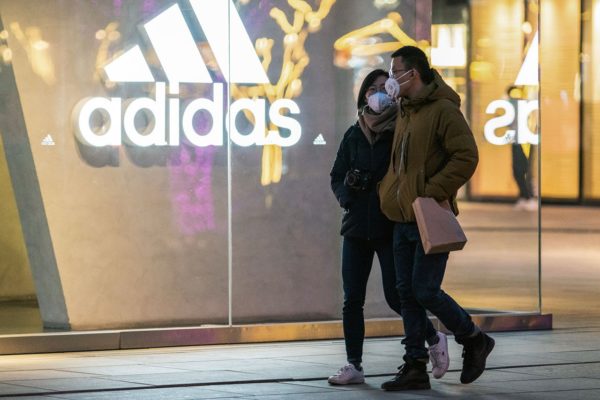 Adidas đóng cửa tạm thời tại Việt Nam
