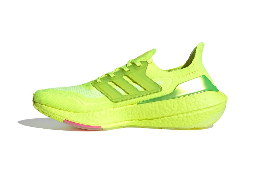giày thể thao Adidas UltraBOOST mới