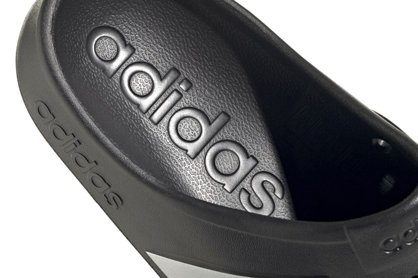 Hình ảnh này chưa có thuộc tính alt; tên tệp của nó là adidas-originals-adilette-clogs-core-black-silver-metallic-slip-on-indoor-work-from-home-slides-7.jpg